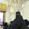 ربات‌های مترجم مسجد الحرام به کمک زنان زائر می‌آیند