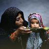 توزیع سبدغذایی و پول نقد جهت رفع سوء تغذیه زنان شیرده و باردار نیازمند