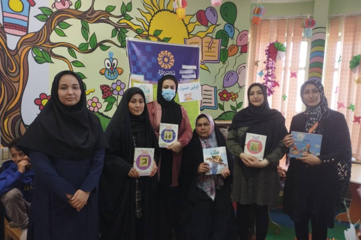 قصه‌گویی مادران برای کودکان در کتابخانه روستایی امام رضا(ع) رحمانیه