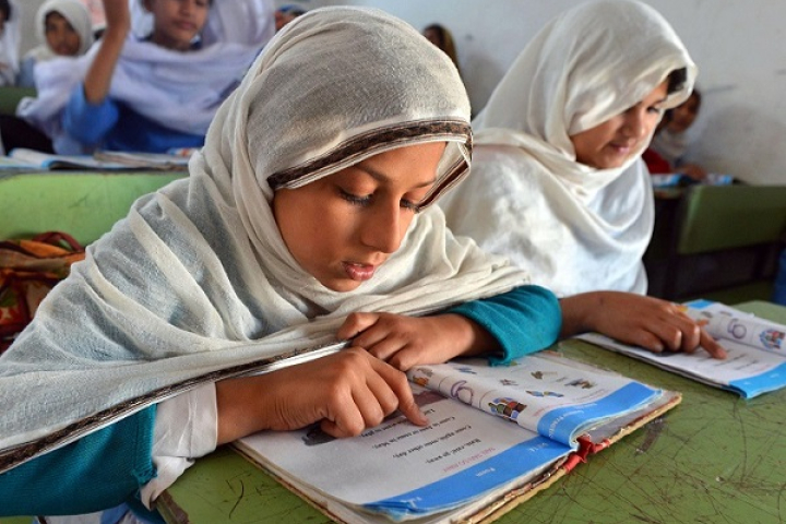 تعطیلی هزاران مدرسه در پاکستان به علت شیوع عجیب عفونت چشمی