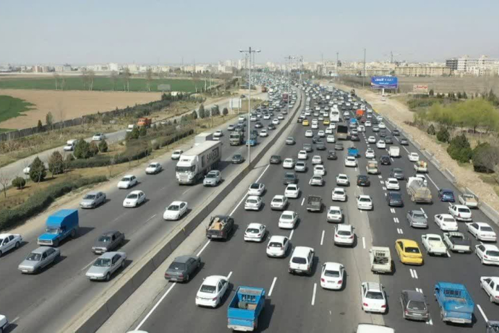 تردد بیش از 19 میلیون خودرو از محورهای مواصلاتی استان البرز